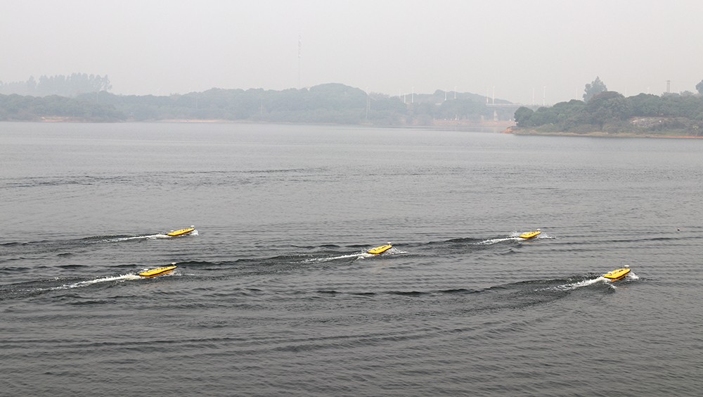 多無人艇“十”字編隊.JPG 多無人艇“十”字編隊.JPG